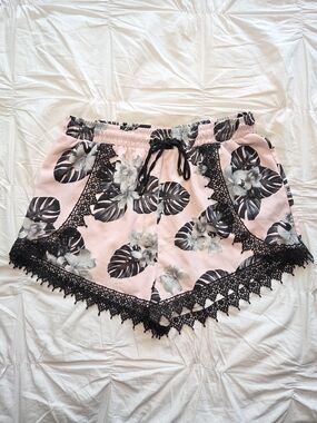 Marilyn Monroe Intimates Sleepwear Shorts Pink Tropical Floral Lace-Trim Size L